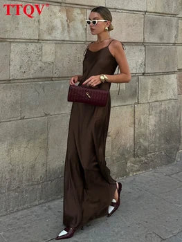 Véloria™ | Robe Féminine Marron – Allure Parisienne